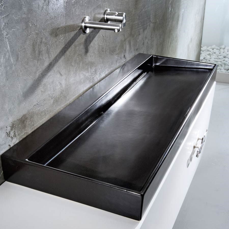 Thin box flot sort håndvask til et smalt badeværelse / gæstetoilet