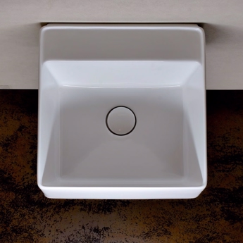Fly 42 Hvid håndvask i porcelæn på væg i firkantet minialistisk design