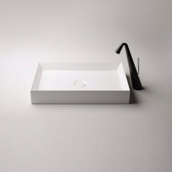 Stor firkantet håndvask til placering på bordplade