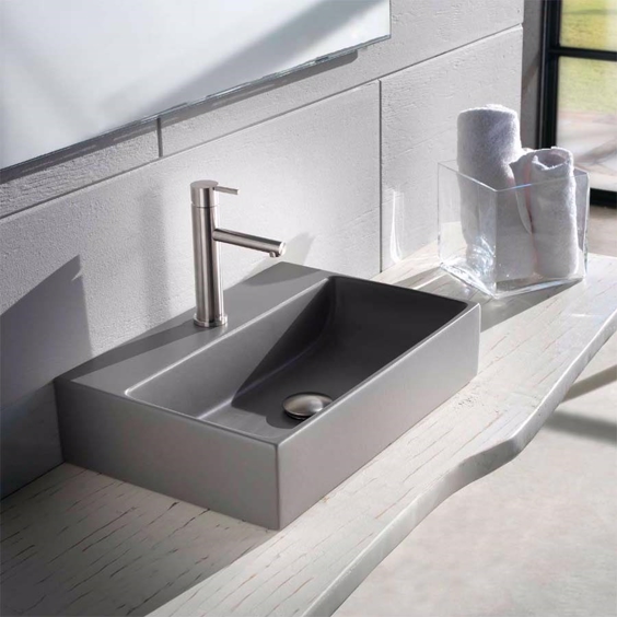 Grå håndvask i firkantet design med underskab