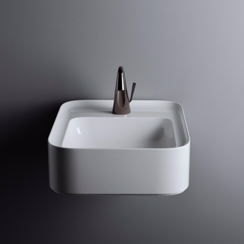 Firkantet håndvask til vægmontering med bordplade til højre side