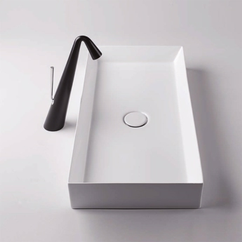 Flot firkantet håndvask til placering på bordplade | Design4home