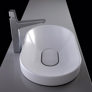 Oval håndvask med skjult udløb set fra oven