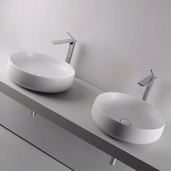 En bordplade med to Seed håndvask giver et elegant  look