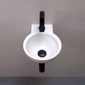 Lækker mathvid rund håndvask til væg - Blandingsbatteri i sort farve