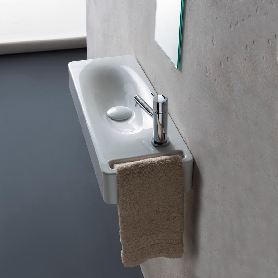 Appeso - lille håndvask med smart håndklædeholder | Design4home
