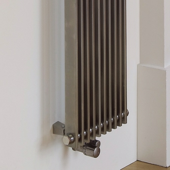 Hot Edge Høj slank radiator i børstet rustfrit stål 