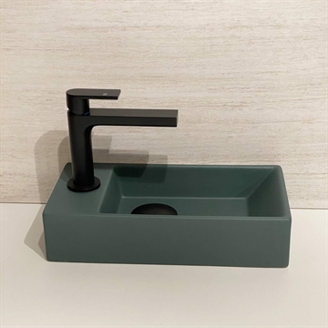 grøn håndvask til lille gæstetoilet